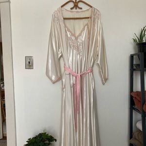 Vintage luxe 80’s Natori Robe and Slip set